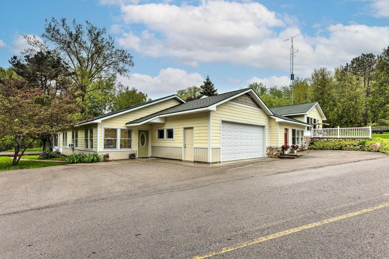 Charming Retreat Near Downtown Frankfort And Beaches Bagian luar foto