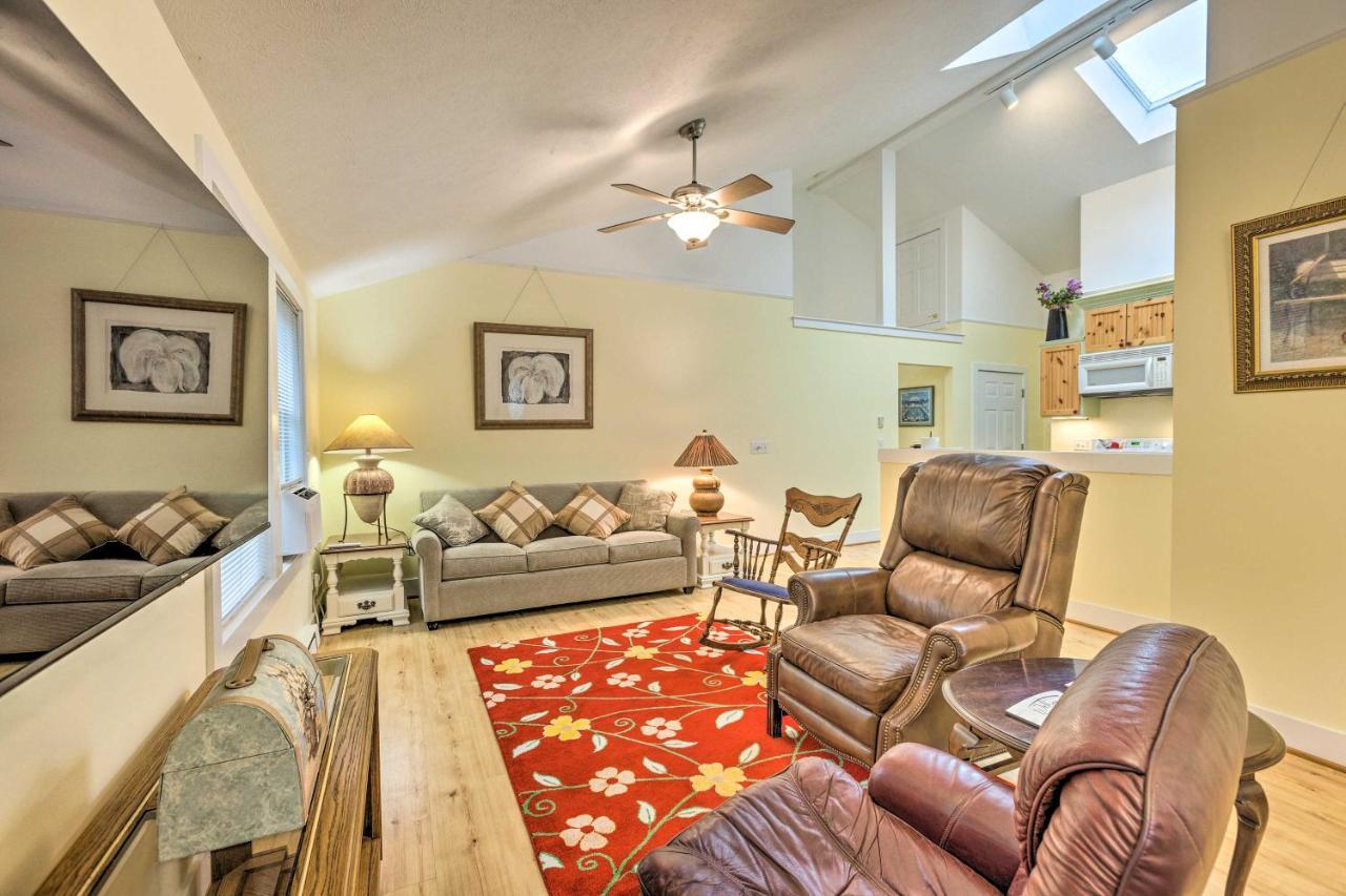 Charming Retreat Near Downtown Frankfort And Beaches Bagian luar foto
