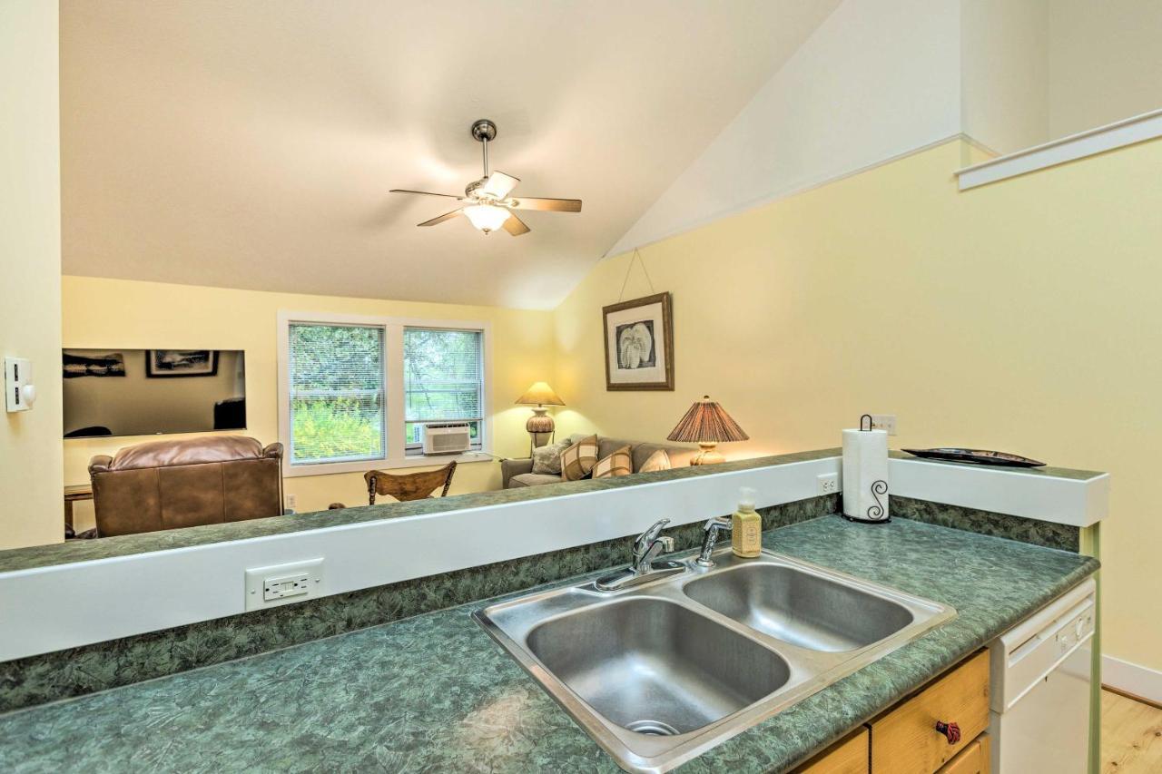 Charming Retreat Near Downtown Frankfort And Beaches Bagian luar foto