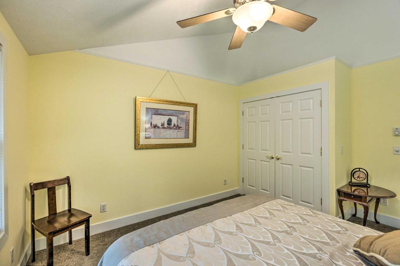 Charming Retreat Near Downtown Frankfort And Beaches Bagian luar foto