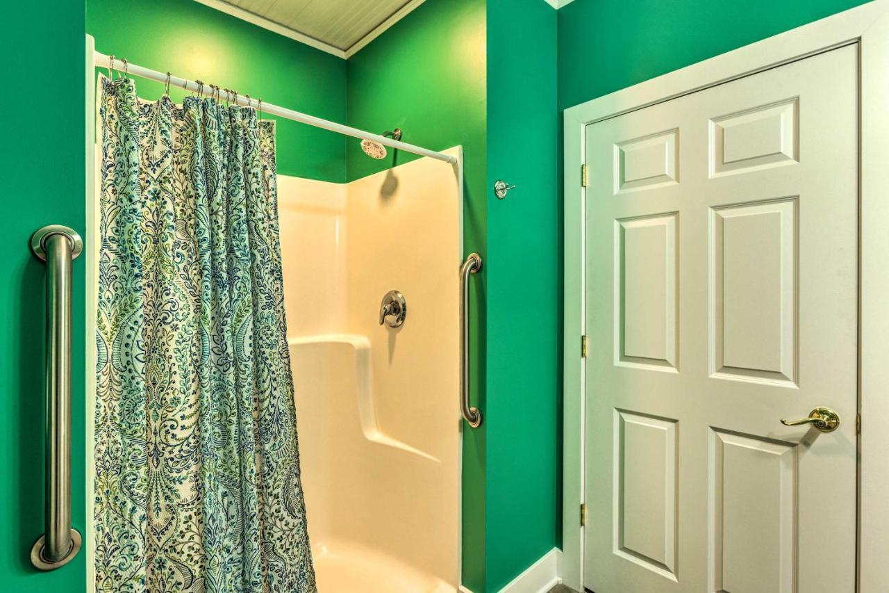 Charming Retreat Near Downtown Frankfort And Beaches Bagian luar foto