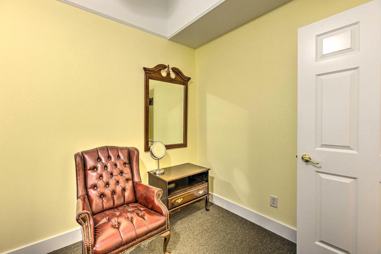 Charming Retreat Near Downtown Frankfort And Beaches Bagian luar foto