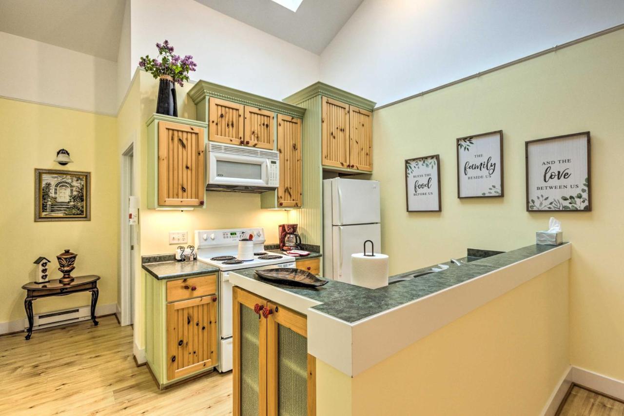 Charming Retreat Near Downtown Frankfort And Beaches Bagian luar foto