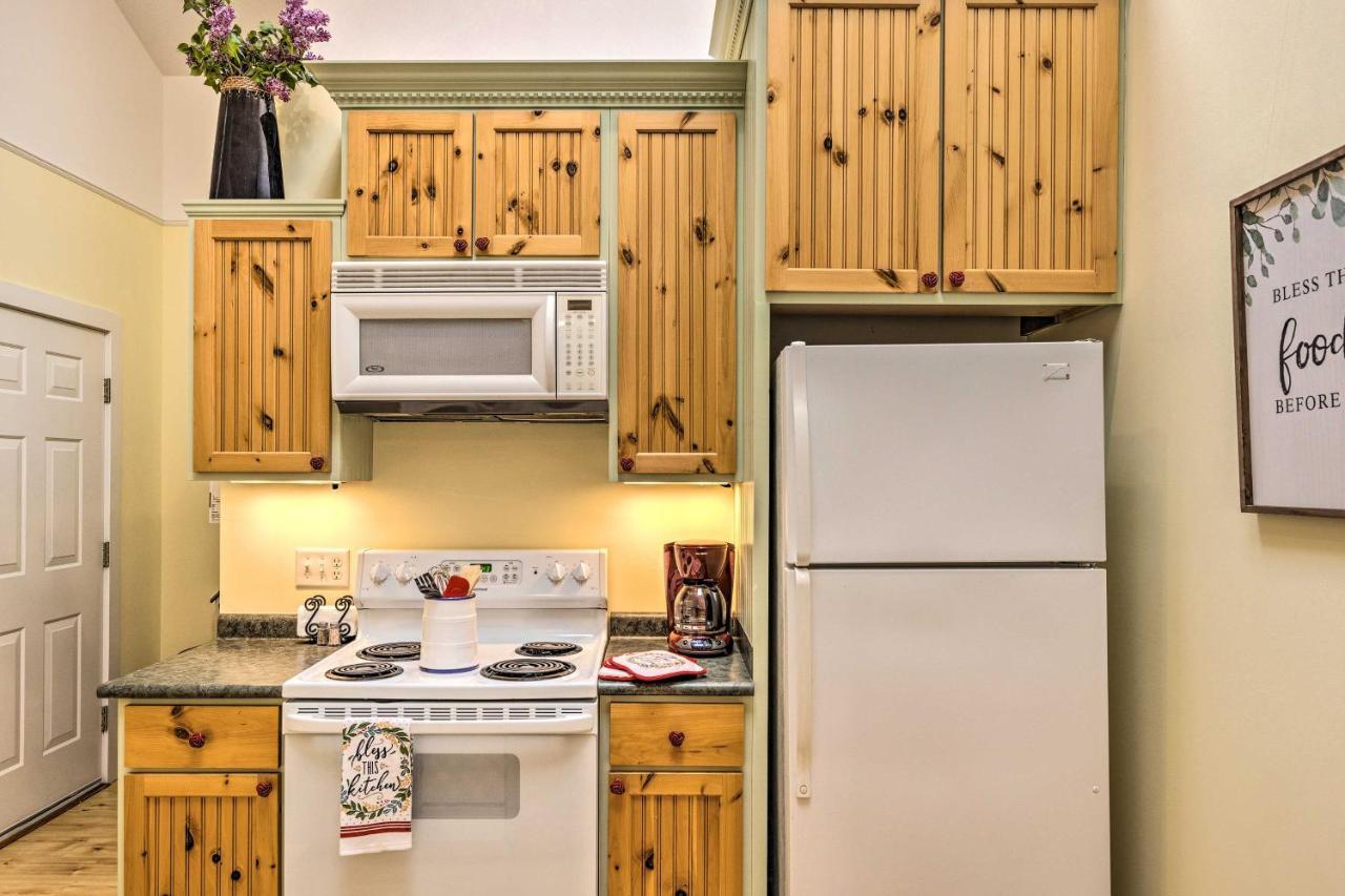 Charming Retreat Near Downtown Frankfort And Beaches Bagian luar foto