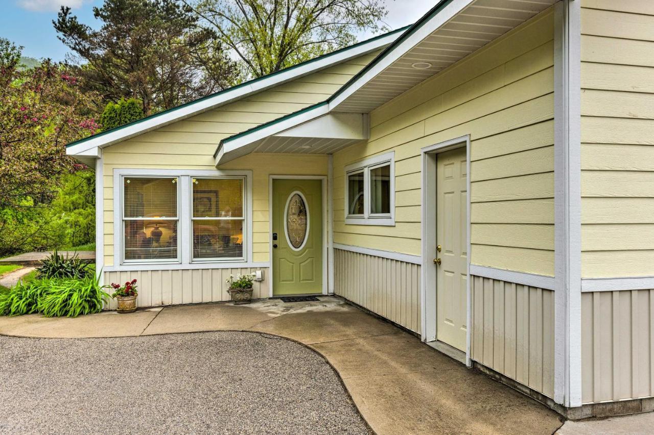 Charming Retreat Near Downtown Frankfort And Beaches Bagian luar foto