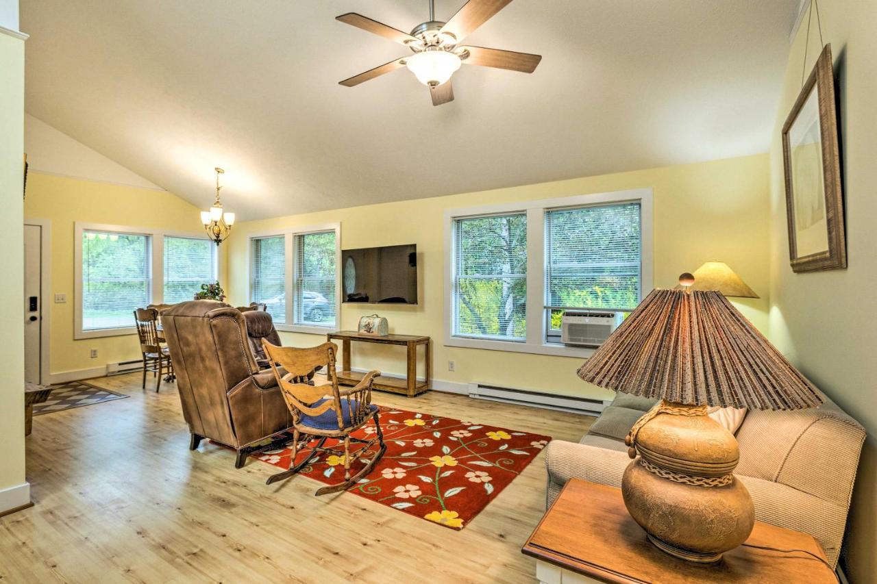 Charming Retreat Near Downtown Frankfort And Beaches Bagian luar foto